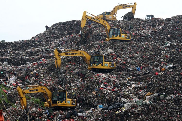Potret timbunan sampah di TPST Bantar Gebang | Foto: Kompas.com